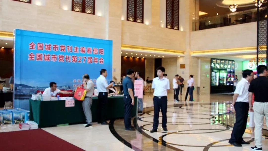 解锁QQ社交新姿势，手把手教你玩转名片点赞，打造高人气个人品牌！